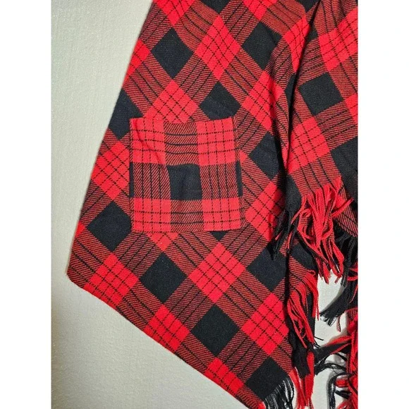 Rewind Red Black Buffalo Plaid Hooded Fringe Vest Scarf Front Plus Size 1X - Picture 2 of 7